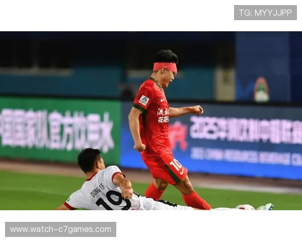 中国足球联赛新赛季精彩纷呈 本土球员表现引发球迷热议